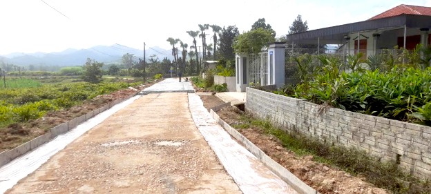 Thôn Châu Thành, xã Hợp Tiến điểm sáng trong phong trào vận động nhân dân hiến  đất mở rộng đường giao thông nông thôn. Ảnh Thùy Dung