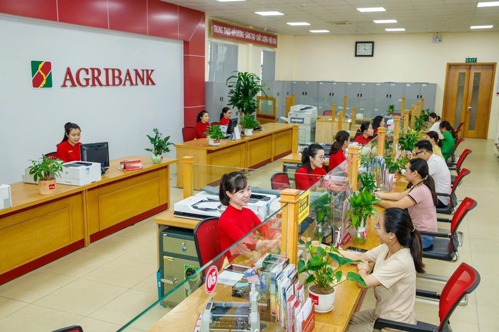 Agribank tiên phong hạ lãi suất cho vay, hỗ trợ tăng trưởng kinh tế.