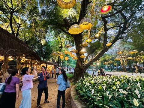 “Vườn Ánh sáng” thắp sáng di sản tại Văn Miếu – Quốc Tử Giám