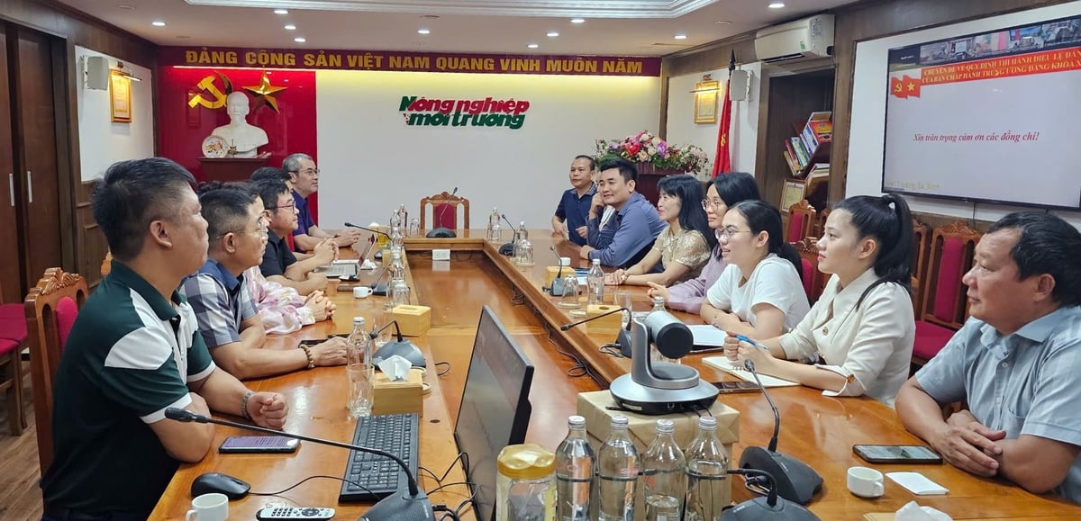 Đảng bộ Báo Nông nghiệp và Môi trường tại đầu cầu 14 Ngô Quyền, Hoàn Kiếm, Hà Nội. Ảnh: Tiến Dũng.