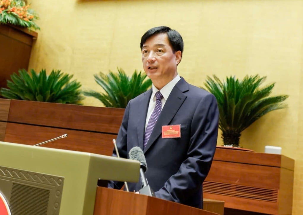 Đồng chí Nguyễn Duy Ngọc, Ủy viên Bộ Chính trị, Trưởng Ban Tổ chức Trung ương trình bày chuyên đề về Quy định thi hành Điều lệ Đảng. Ảnh: VGP/Nguyễn Hoàng.