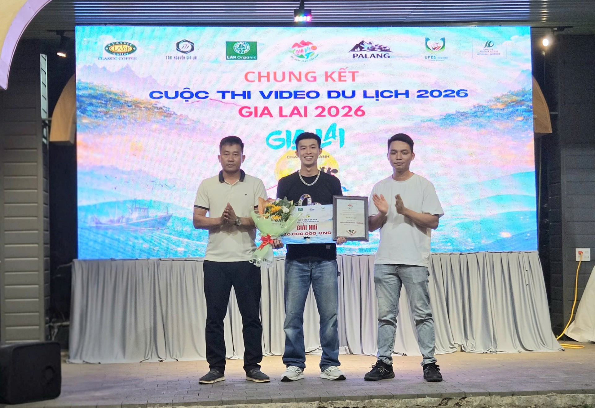 Cuộc thi thu hút đông đảo các bạn trẻ tham gia. Ảnh: ĐVCC
