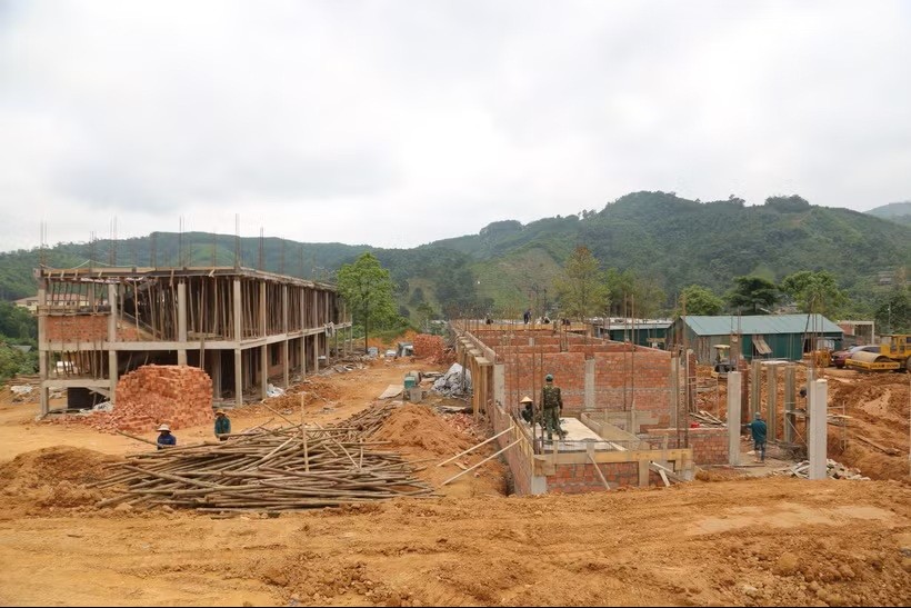 Nỗ lực hoàn thành trường học cho trẻ em vùng biên đúng tiến độ