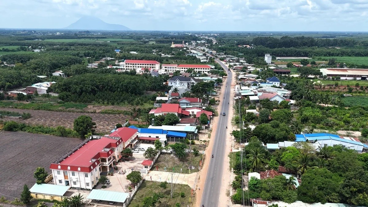 Hạ tầng là điều kiện cần, nhưng sinh kế mới là điều kiện đủ để người dân thoát nghèo bền vững. Ảnh: Trần Trung.