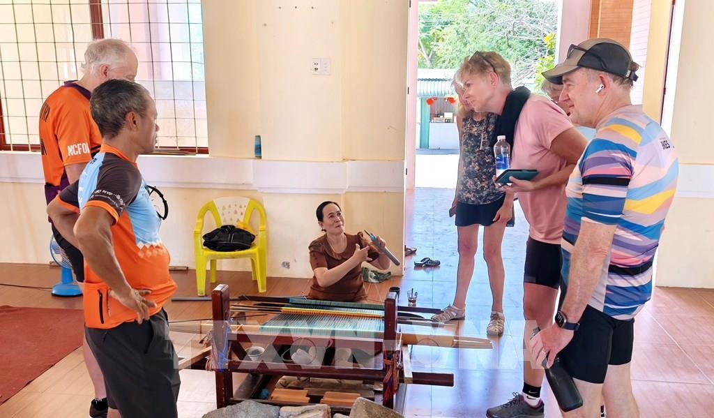 Khánh Hòa “đánh thức” làng nghề Chăm bằng du lịch Khánh Hòa “đánh thức” làng nghề Chăm bằng du lịch