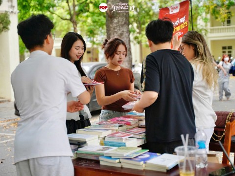 hoi sach chronicle khong gian lan toa gia tri van hoa doc