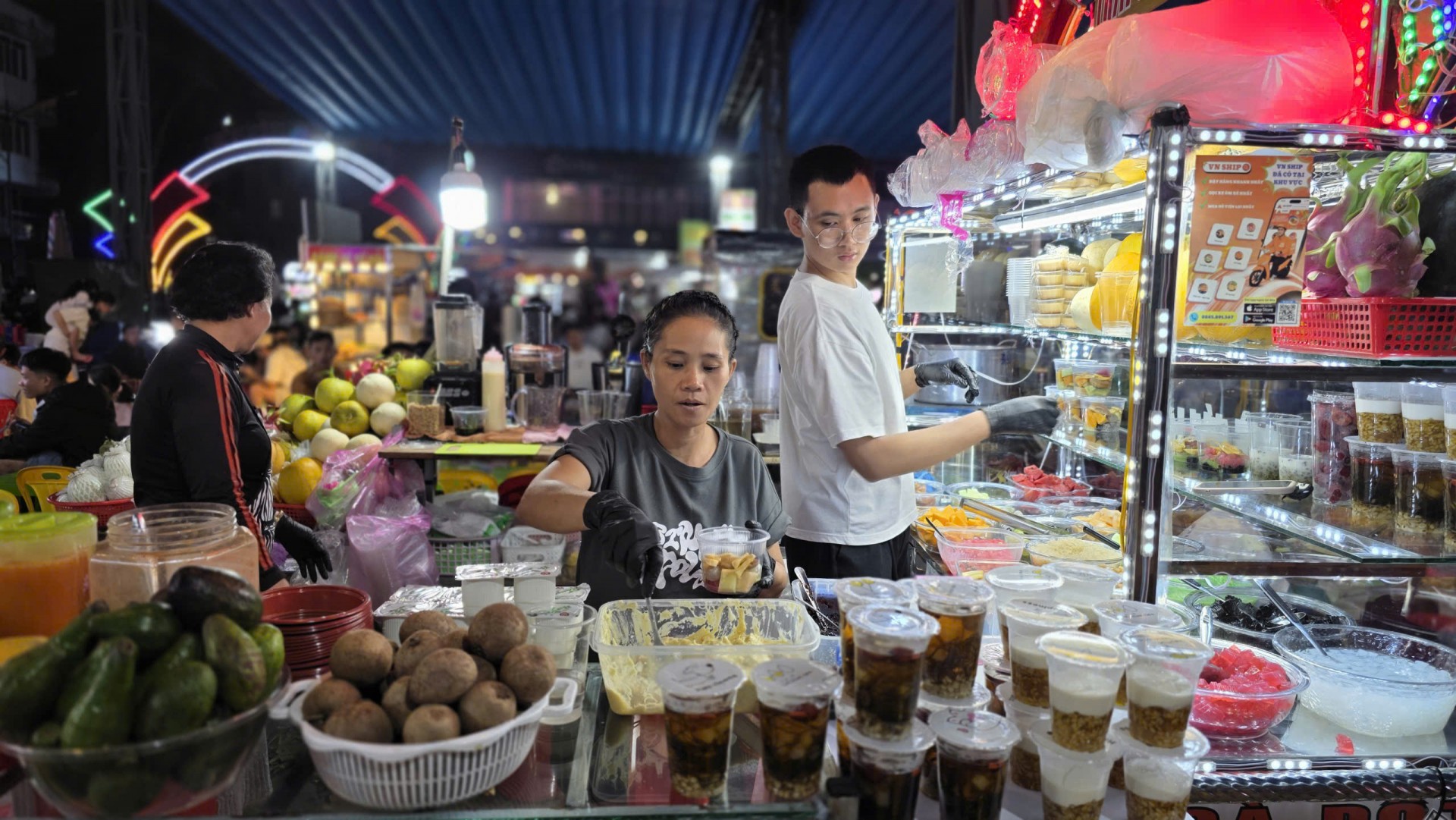 Nhiều món ăn hấp dẫn đáp ứng nhu cầu thưởng thức ẩm thực của người dân và du khách.