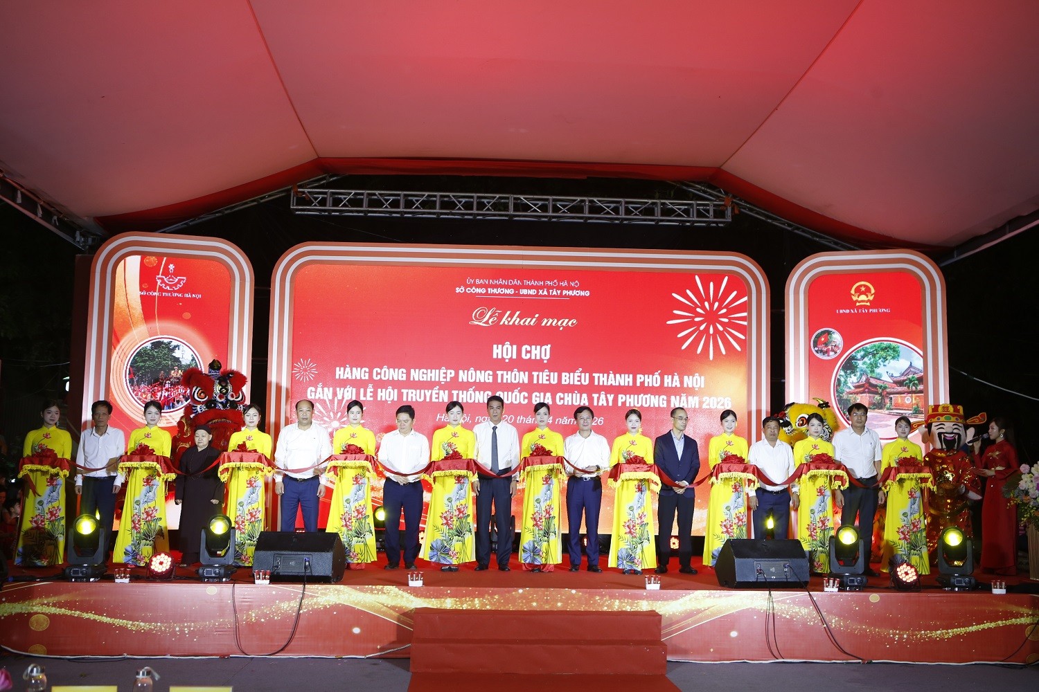 Khai mạc Hội chợ hàng công nghiệp nông thôn tiêu biểu gắn với Lễ hội truyền thống quốc gia chùa Tây Phương năm 2026