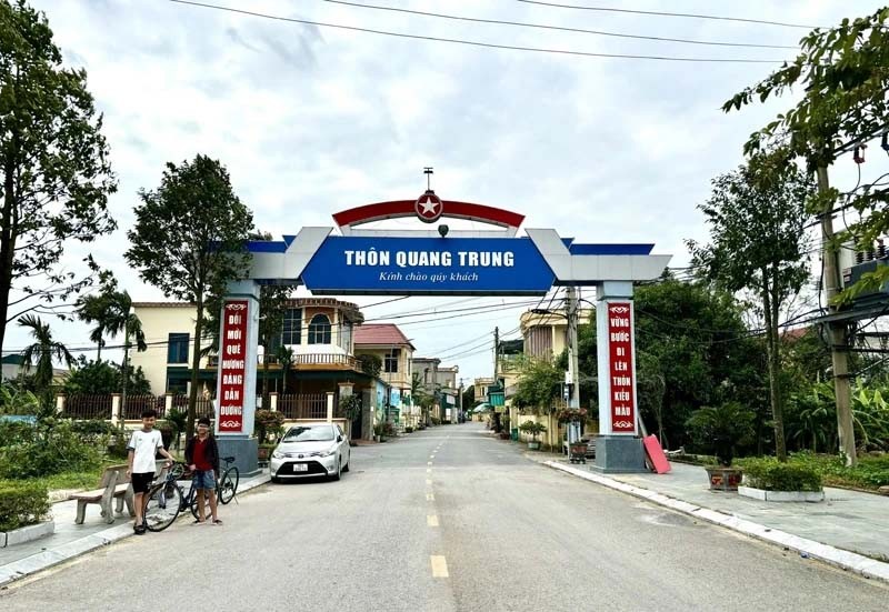 Cổng chào khang trang, đường sá rộng mở ở thôn Quang Trung,  xã Hoằng Hóa