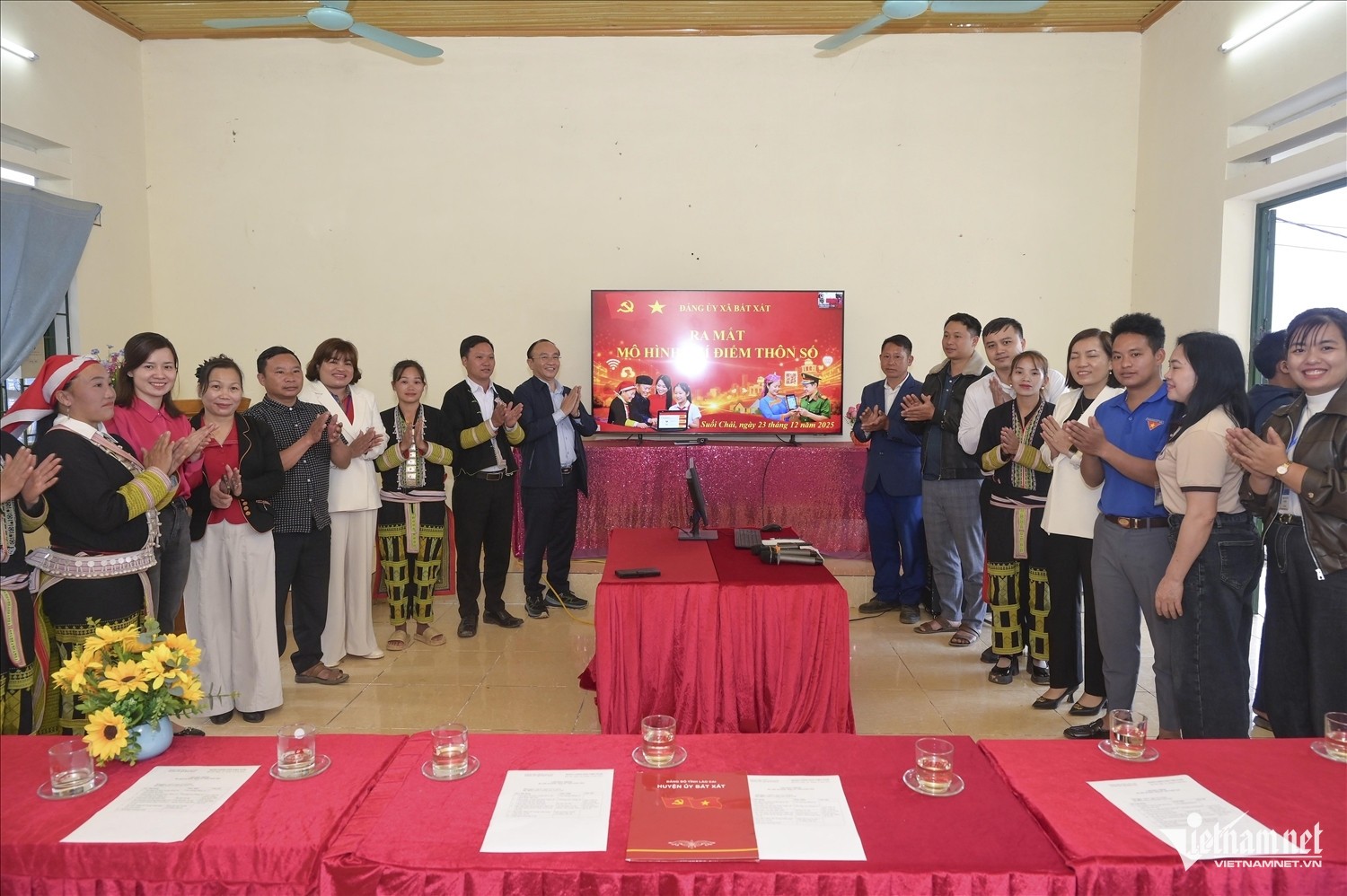 Thôn số đưa dịch vụ công đến gần người dân vùng cao Bát Xát