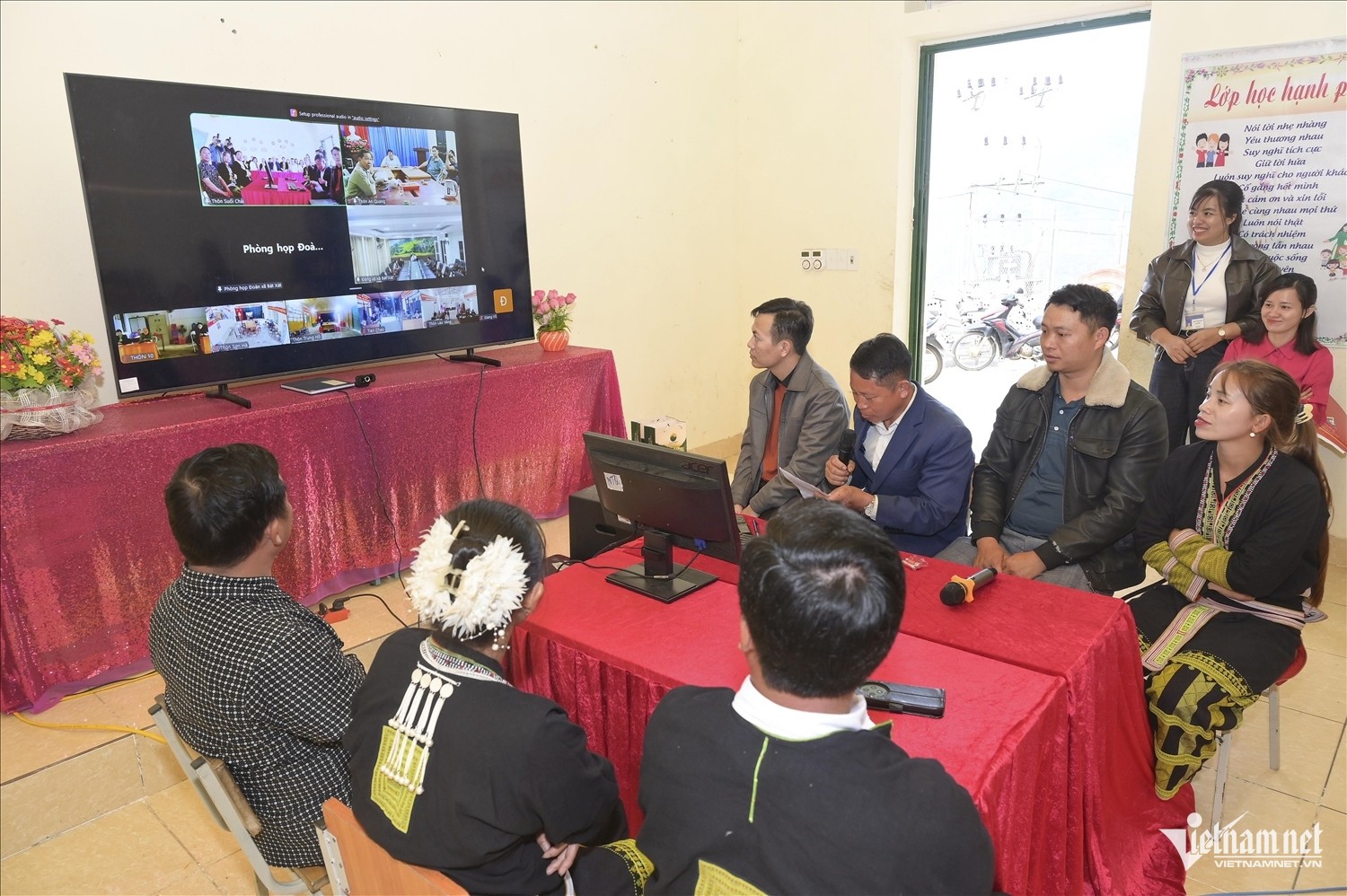 Thôn số đưa dịch vụ công đến gần người dân vùng cao Bát Xát