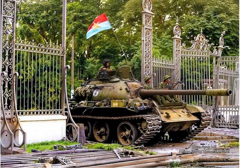 51 nam chien thang 304 tam voc lich su va khat vong vuon minh cua dan toc