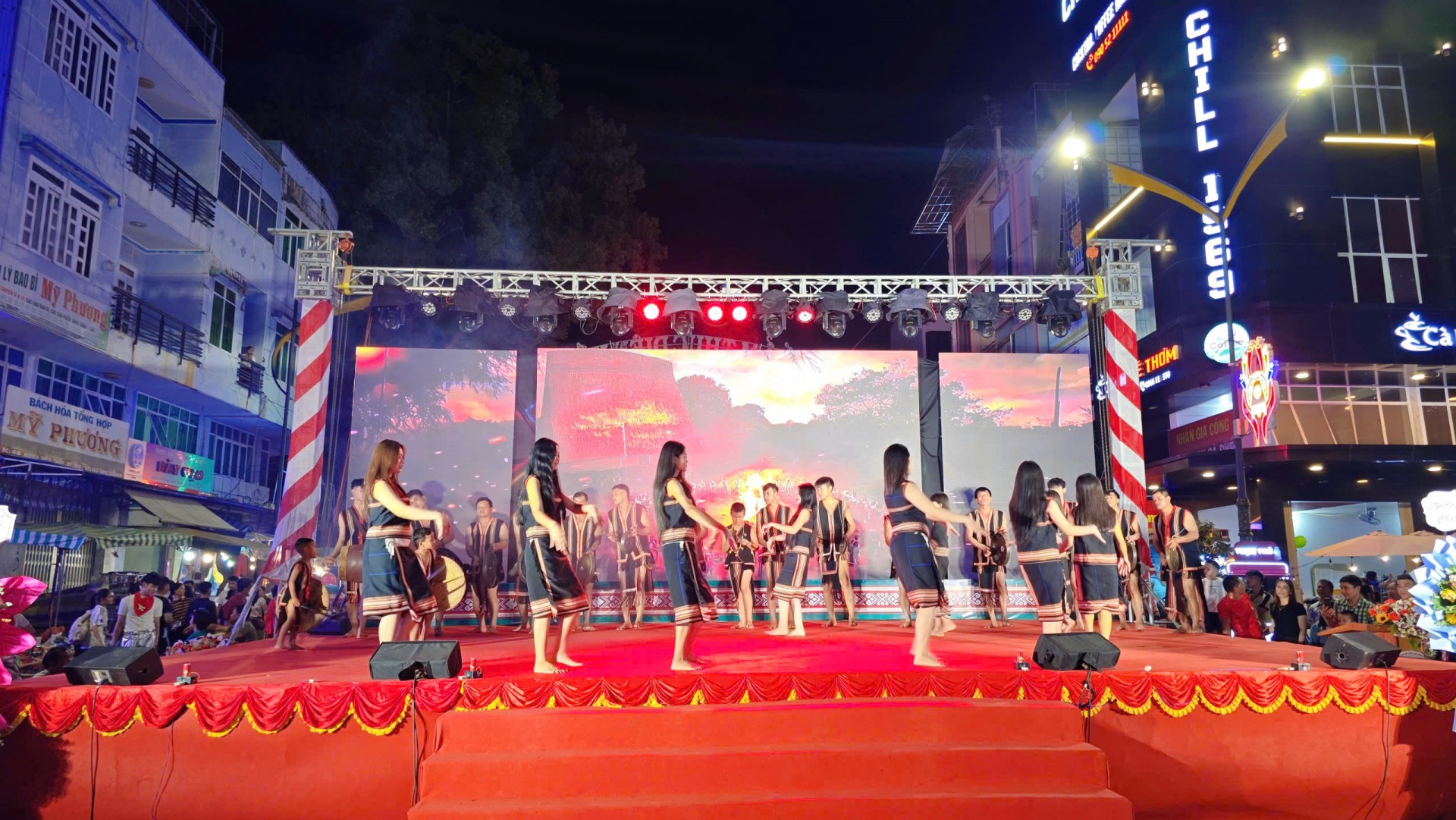 Tại lễ khánh thành đã diễn ra chương trình văn nghệ đặc sắc.