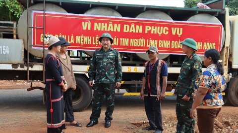 gia lai binh doan 15 cap nuoc mien phi cho nguoi dan vung kho han