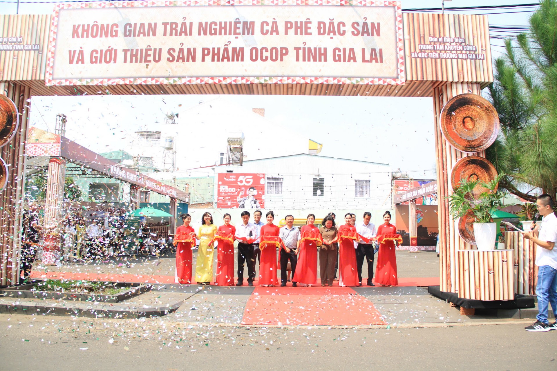Chương trình không gian trải nghiệm cà phê đặc sản và trưng bày, giới thiệu sản phẩm đặc trưng, sản phẩm OCOP tỉnh Gia Lai chính thức khai mạc.