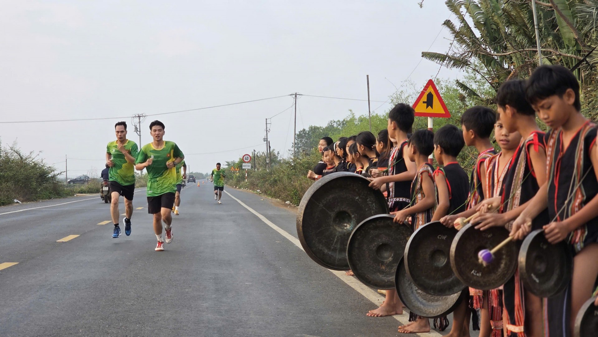 Sôi nổi giải chạy “Vững bước tương lai - An Phú 2026”