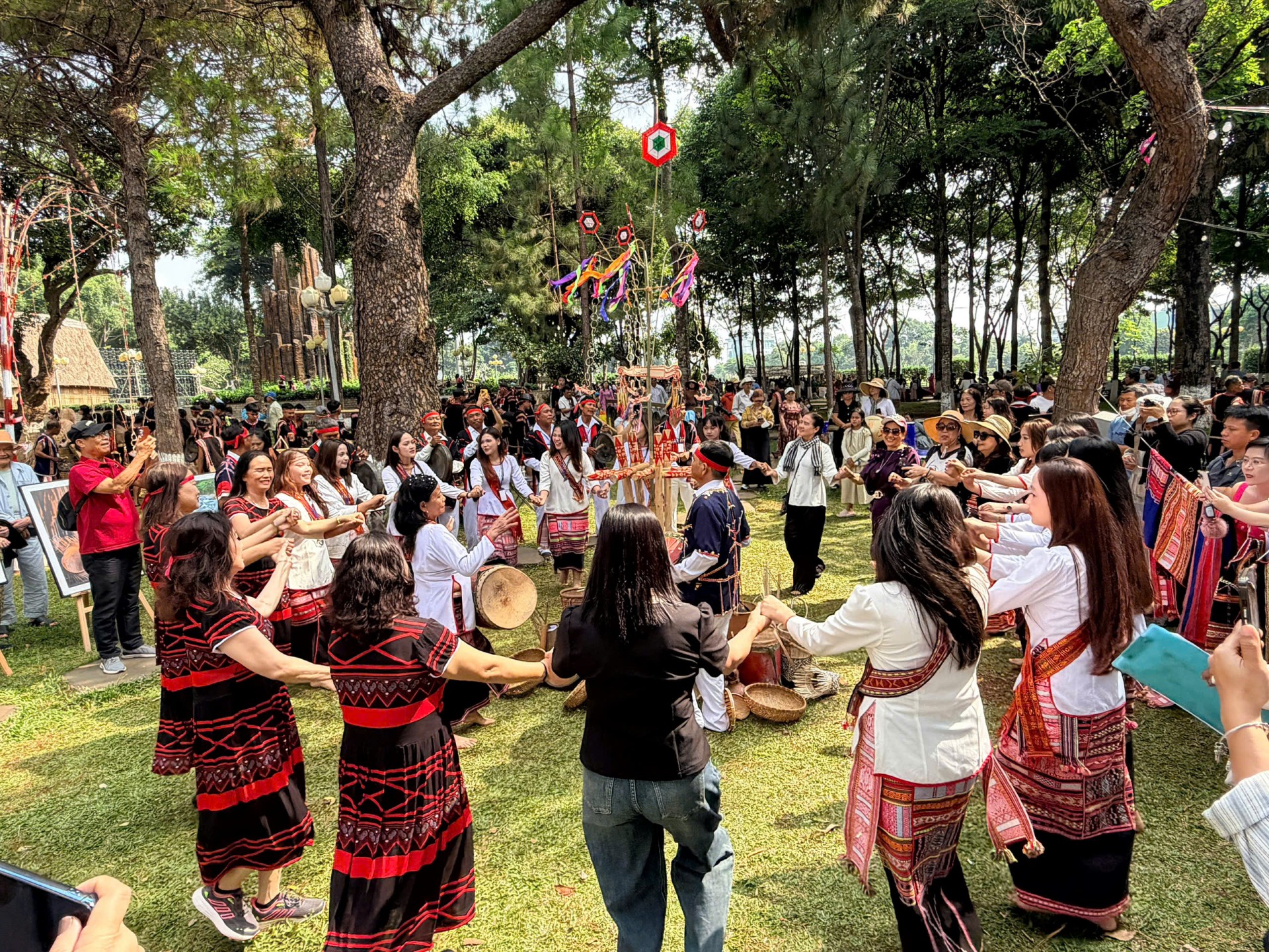 Sự kiện diễn ra trong hai ngày (25 - 26/4) tại khuôn viên Quảng trường Đại Đoàn Kết (Phường Pleiku, tỉnh Gia Lai).