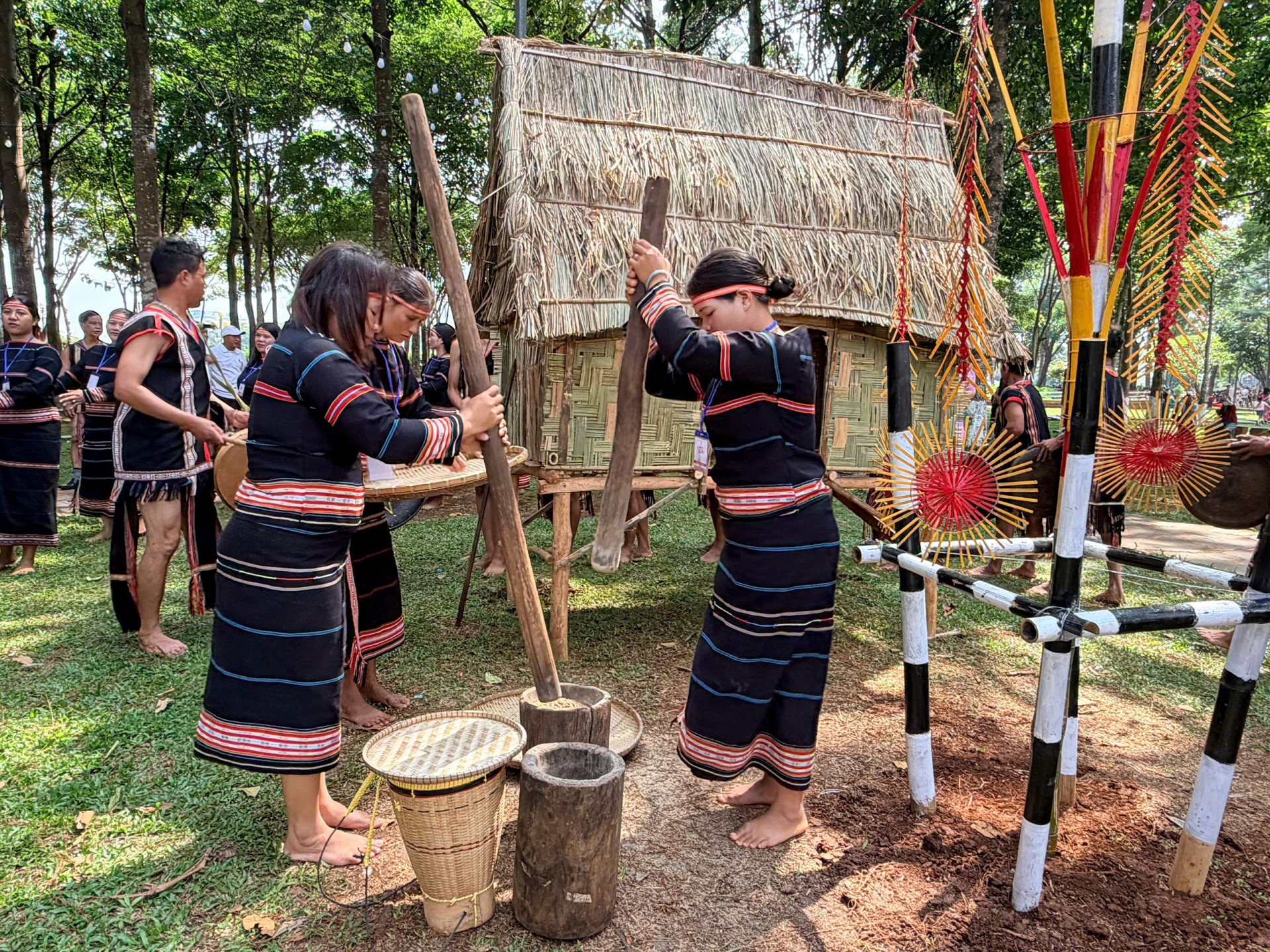 Ấn tượng không gian trình diễn văn hóa nghệ thuật dân gian các dân tộc tại Gia Lai