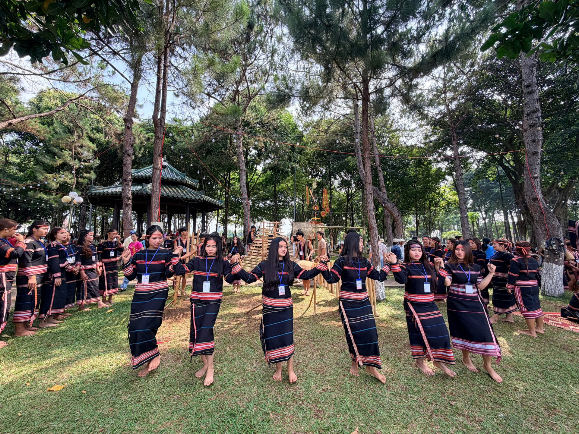 Ấn tượng không gian trình diễn văn hóa nghệ thuật dân gian các dân tộc tại Gia Lai