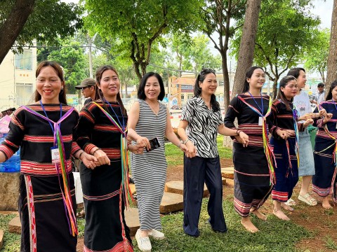 an tuong khong gian trinh dien van hoa nghe thuat dan gian cac dan toc tai gia lai