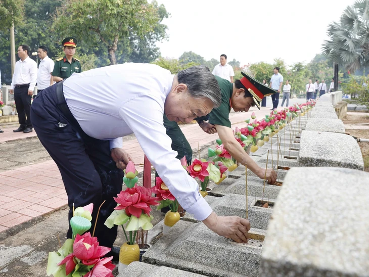 Tổng Bí thư, Chủ tịch nước Tô Lâm dâng hương tưởng niệm các Anh hùng liệt sĩ tại Tây Ninh