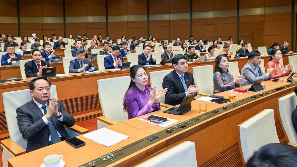 Các đại biểu dự phiên họp sáng 24/4. (Ảnh: DUY LINH)