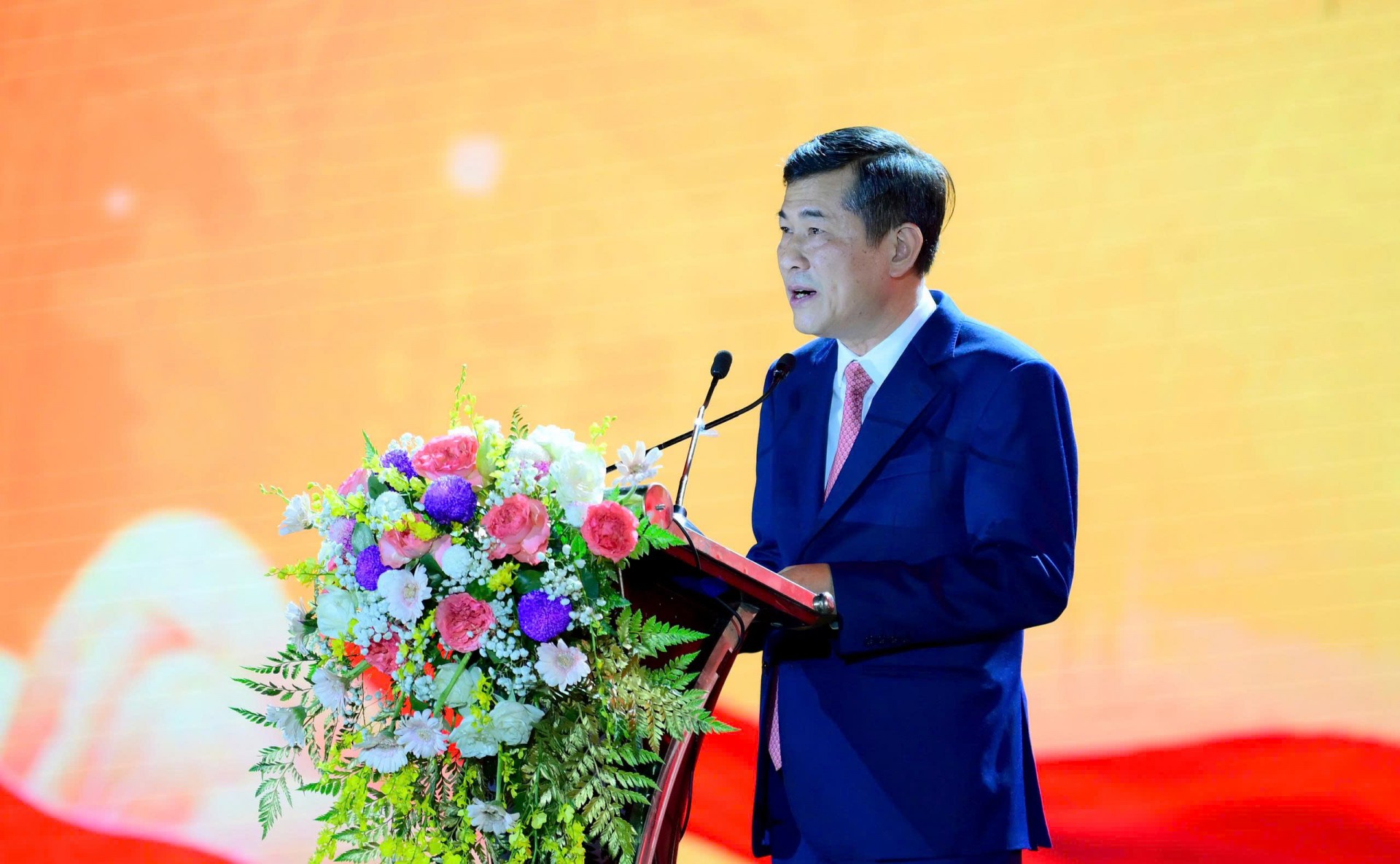 Phó Chủ tịch Ủy ban nhân dân tỉnh Nghệ An Thái Văn Thành phát biểu tại buổi lễ.