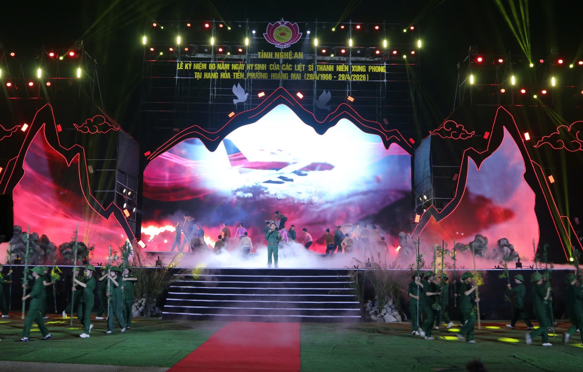 Nghệ An: Kỷ niệm 60 năm Ngày hy sinh của 33 liệt sĩ Thanh niên xung phong tại Hang Hỏa Tiễn