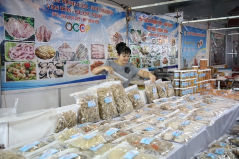 dua san pham ocop vao trung tam thuong mai mo rong thi truong tao luc day tieu dung noi dia