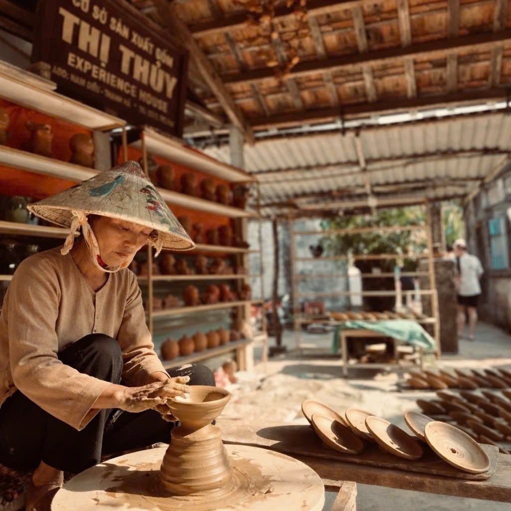 Ra đời từ khoảng thế kỷ XVI -  XVII, làng gốm Thanh Hà (Hội An) gắn liền với quá trình hình thành và phát triển của thương cảng Hội An xưa.