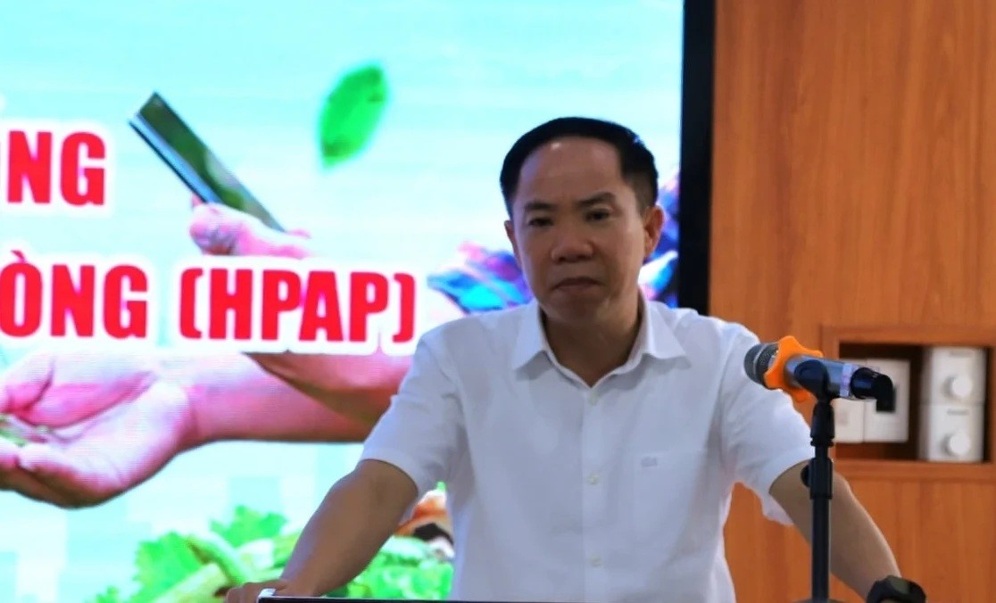 Ông Vũ Bá Công - Phó Giám đốc Sở Nông nghiệp và Môi trường Hải Phòng đánh giá cao hệ thống HPAP và cho biết đây là sản phẩm chuyển đổi số đầu tiên của lĩnh vực nông nghiệp trên địa bàn được chuyển giao và đưa vào ứng dụng. Ảnh: Đinh Mười.
