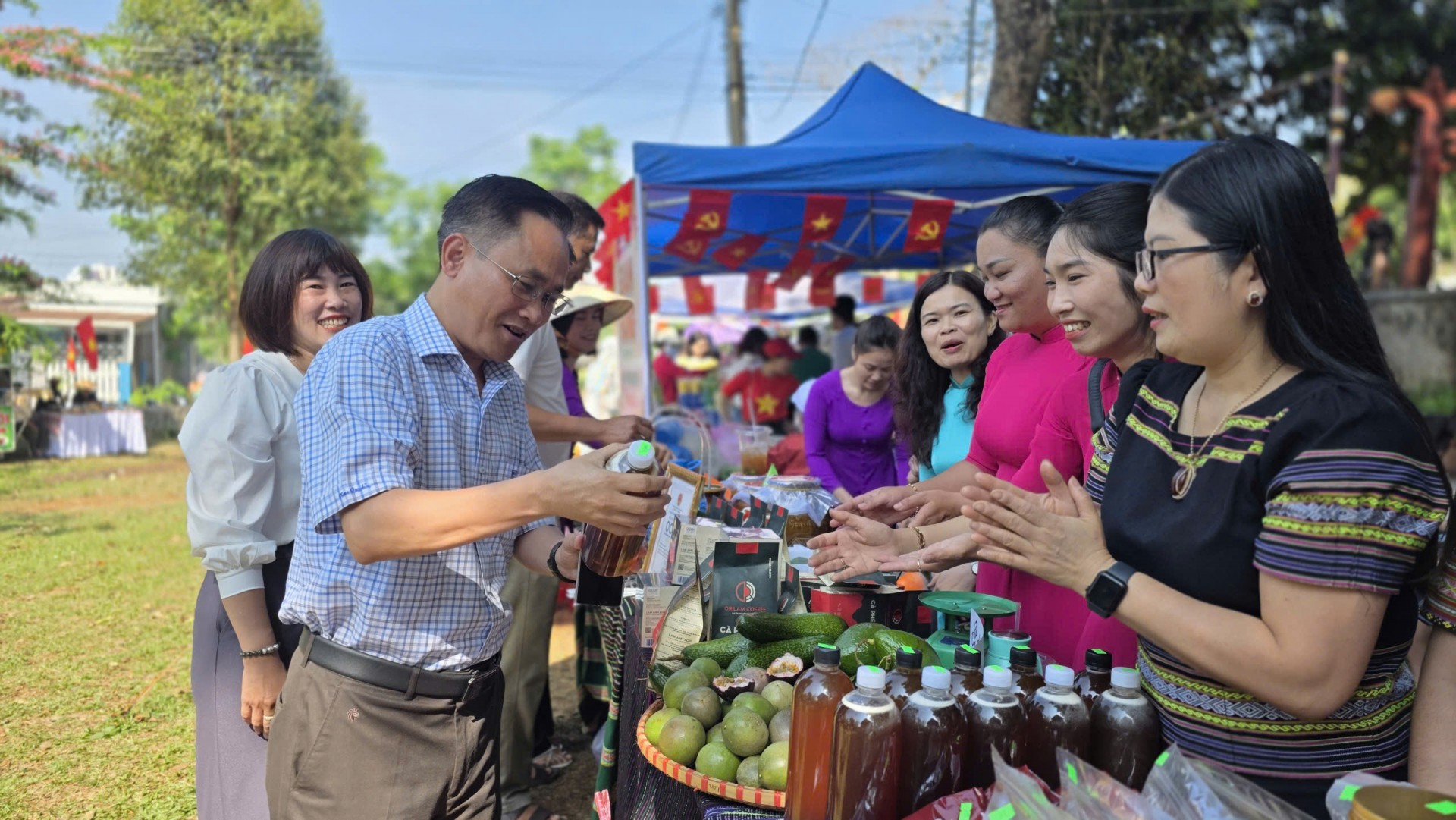 Gia Lai: Độc đáo Lễ cúng mừng nhà Rông mới của người Jrai tại làng Ơp