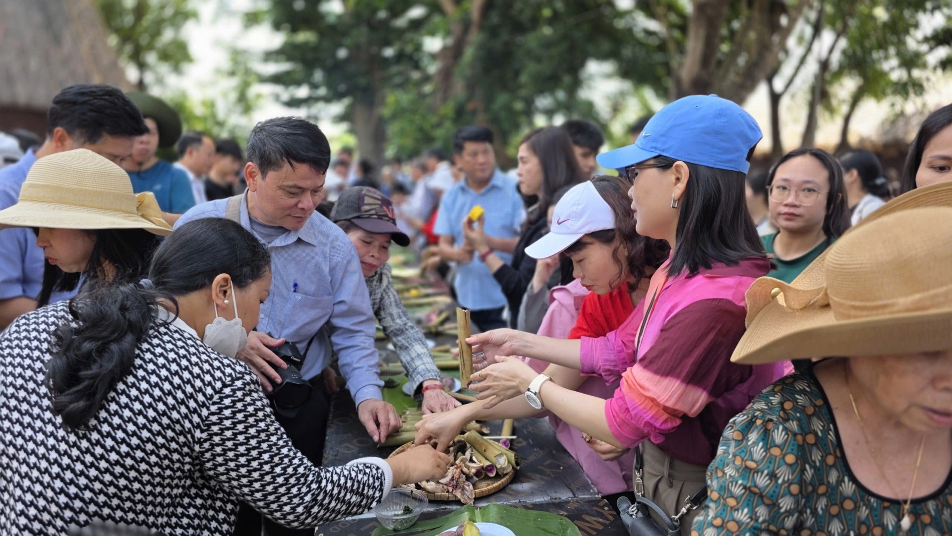 Gia Lai: Độc đáo Lễ cúng mừng nhà Rông mới của người Jrai tại làng Ơp