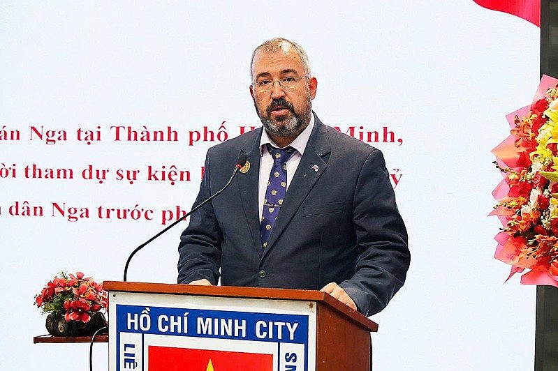 Ông Sadykov Timur Sirozhevich, Tổng lãnh sự Nga tại TP. HCM bày tỏ sự trân trọng sâu sắc trước đóng góp của nhân dân Việt Nam, đặc biệt những chiến sĩ tình nguyện sát cánh cùng hồng quân Liên Xô Ông Sadykov Timur Sirozhevich, Tổng lãnh sự Nga tại TP. HCM bày tỏ sự trân trọng sâu sắc trước đóng góp của nhân dân Việt Nam, đặc biệt những chiến sĩ tình nguyện sát cánh cùng hồng quân Liên Xô
