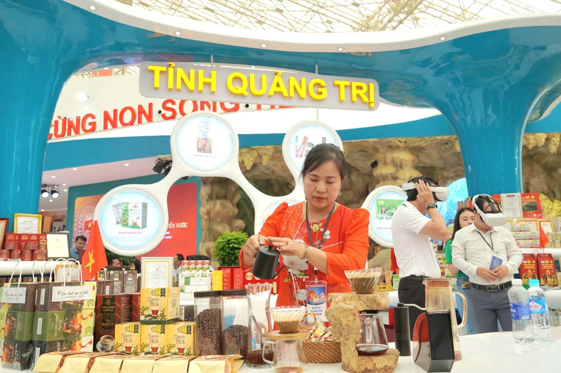 Theo Bộ tiêu chí mới, sản phẩm đạt OCOP 5 sao phải có tổng điểm trung bình đạt từ 90 đến 100 điểm, là sản phẩm đặc trưng, có thương hiệu, đạt tiêu chuẩn chất lượng cao và hội tụ điều kiện để xuất khẩu. Theo Bộ tiêu chí mới, sản phẩm đạt OCOP 5 sao phải có tổng điểm trung bình đạt từ 90 đến 100 điểm, là sản phẩm đặc trưng, có thương hiệu, đạt tiêu chuẩn chất lượng cao và hội tụ điều kiện để xuất khẩu.
