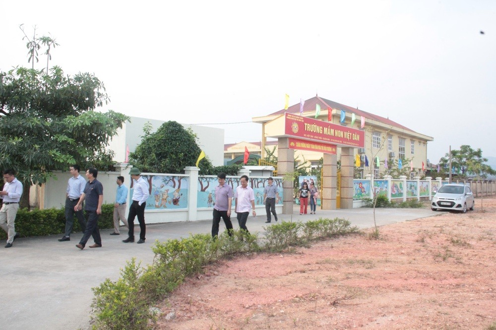 Theo Nghị quyết số 424/NQ-CP ngày 30/12/2025 của Chính phủ1 , đến hết Quý II/2026, các bộ, cơ quan trung ương và địa phương phải hoàn thành đầy đủ các quy định và văn bản hướng dẫn thực hiện Chương trình mục tiêu quốc gia xây dựng nông thôn mới, giảm nghèo bền vữngTheo Nghị quyết số 424/NQ-CP ngày 30/12/2025 của Chính phủ1 , đến hết Quý II/2026, các bộ, cơ quan trung ương và địa phương phải hoàn thành đầy đủ các quy định và văn bản hướng dẫn thực hiện Chương trình mục tiêu quốc gia xây dựng nông thôn mới, giảm nghèo bền vững