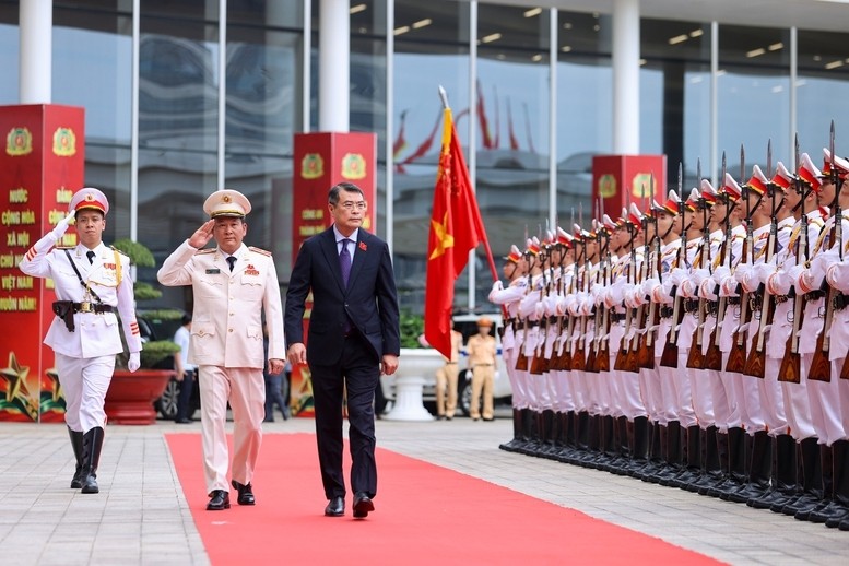 Thủ tướng Lê Minh Hưng tới dự lễ đón nhận danh hiệu Anh hùng LLVT nhân dân của Công an TP Hải Phòng. Ảnh: VGP 