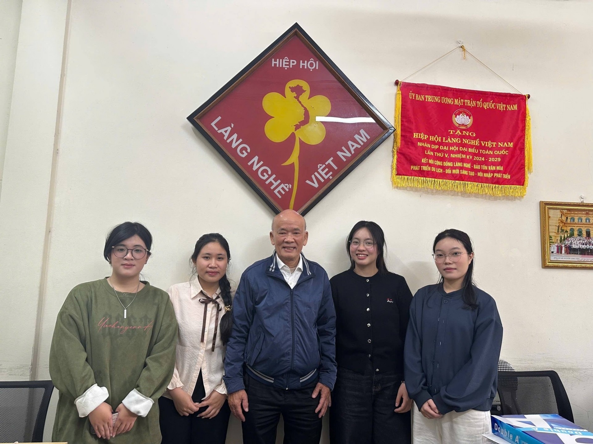 Đưa văn hóa làng nghề truyền thống đến gần hơn với người trẻ thông qua trò chơi trải nghiệm