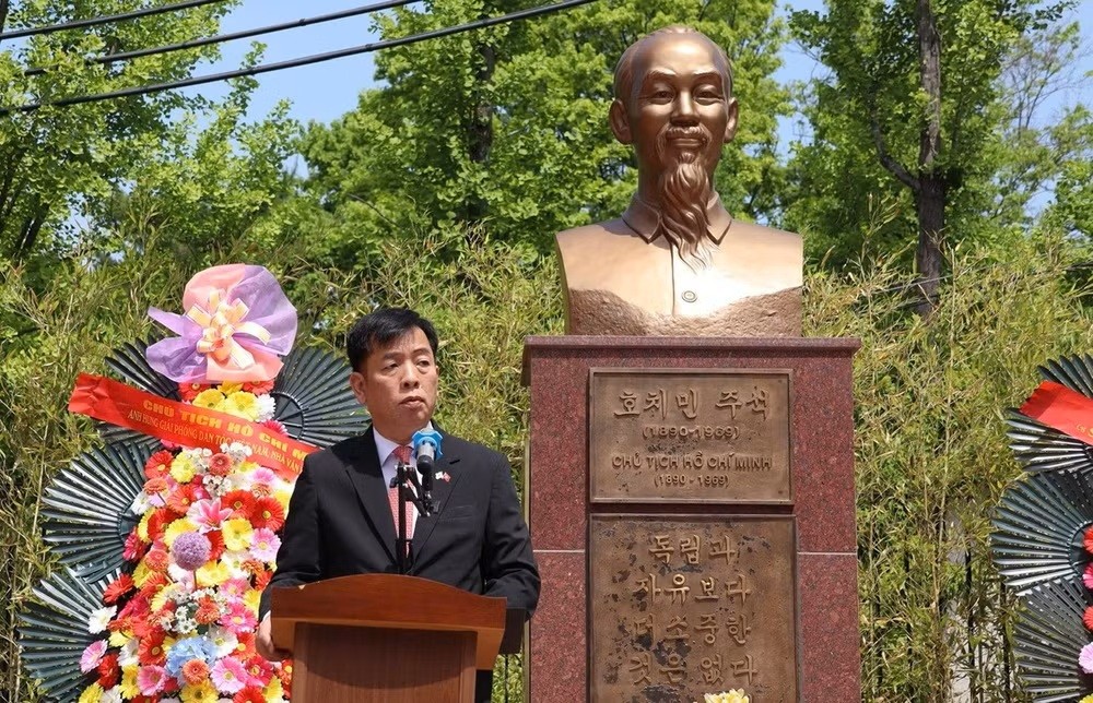 Lan tỏa những giá trị nhân văn cao đẹp trong tư tưởng Hồ Chí Minh đến bạn bè quốc tế tại Hàn Quốc.
