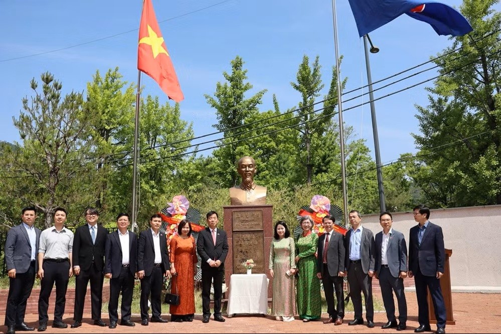 Lan tỏa những giá trị nhân văn cao đẹp trong tư tưởng Hồ Chí Minh đến bạn bè quốc tế tại Hàn Quốc.