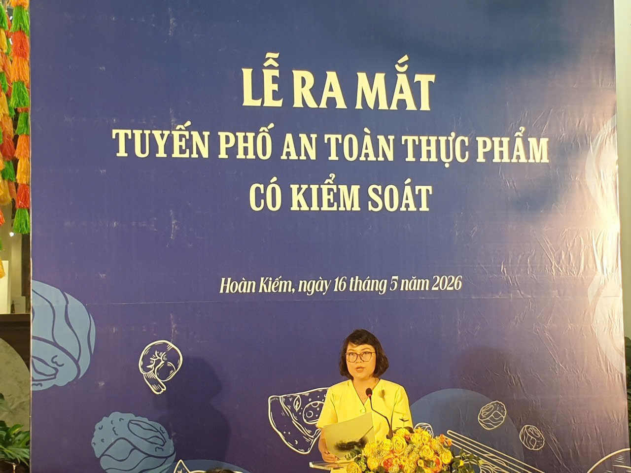 Phường Hoàn Kiếm triển khai tuyến phố an toàn thực phẩm có kiểm soát tại 3 tuyến phố.