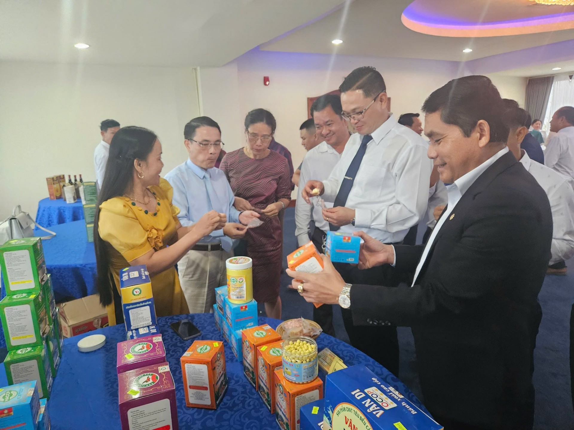 Tinh bột nghệ đỏ Vân Di (Quảng Trị) mở rộng thị trường nhờ chuyển đổi số và thương mại điện tử.