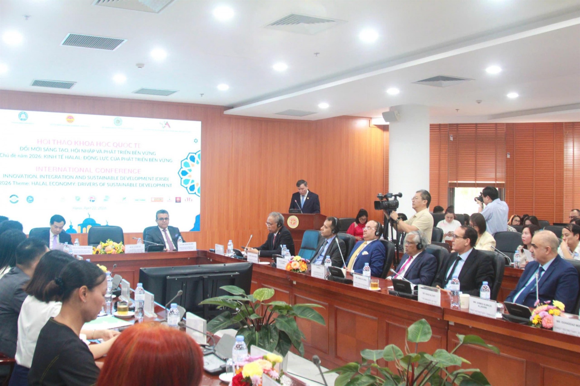 Các chuyên gia, nhà khoa học tham dự Hội thảo  