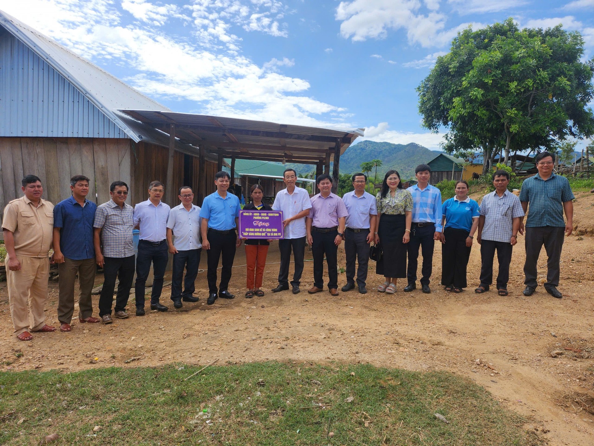 Gia Lai: Phường Pleiku hỗ trợ sinh kế, thắp sáng đường quê tại xã Đak Pơ Gia Lai: Phường Pleiku hỗ trợ sinh kế, thắp sáng đường quê tại xã Đak Pơ