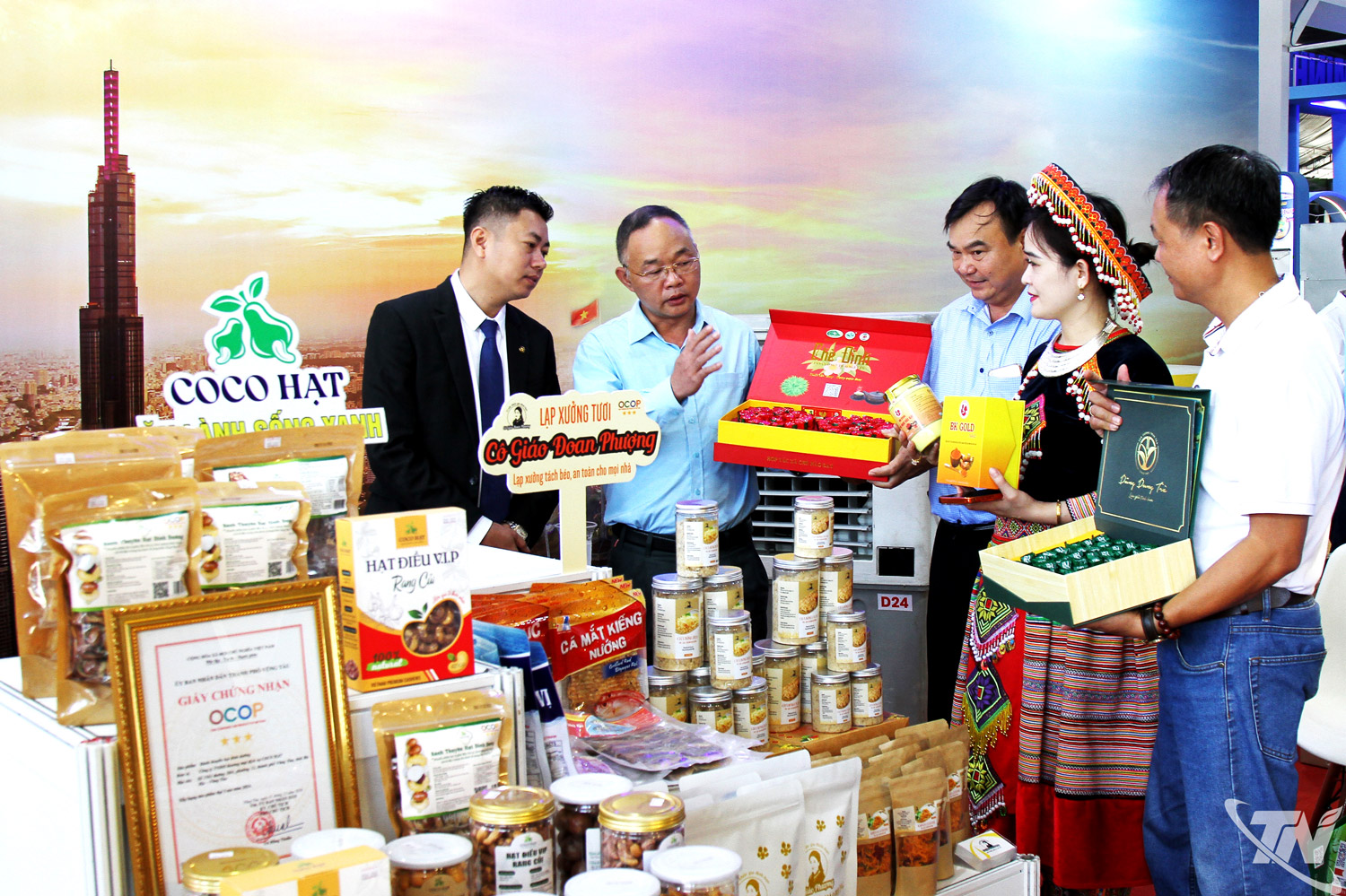Các sản phẩm OCOP của Thái Nguyên thu hút sự quan tâm của đông đảo người tiêu dùng tại các triển lãm, hội chợ, chương trình xúc tiến thương mại được tổ chức trong và ngoài tỉnh. Các sản phẩm OCOP của Thái Nguyên thu hút sự quan tâm của đông đảo người tiêu dùng tại các triển lãm, hội chợ, chương trình xúc tiến thương mại được tổ chức trong và ngoài tỉnh.