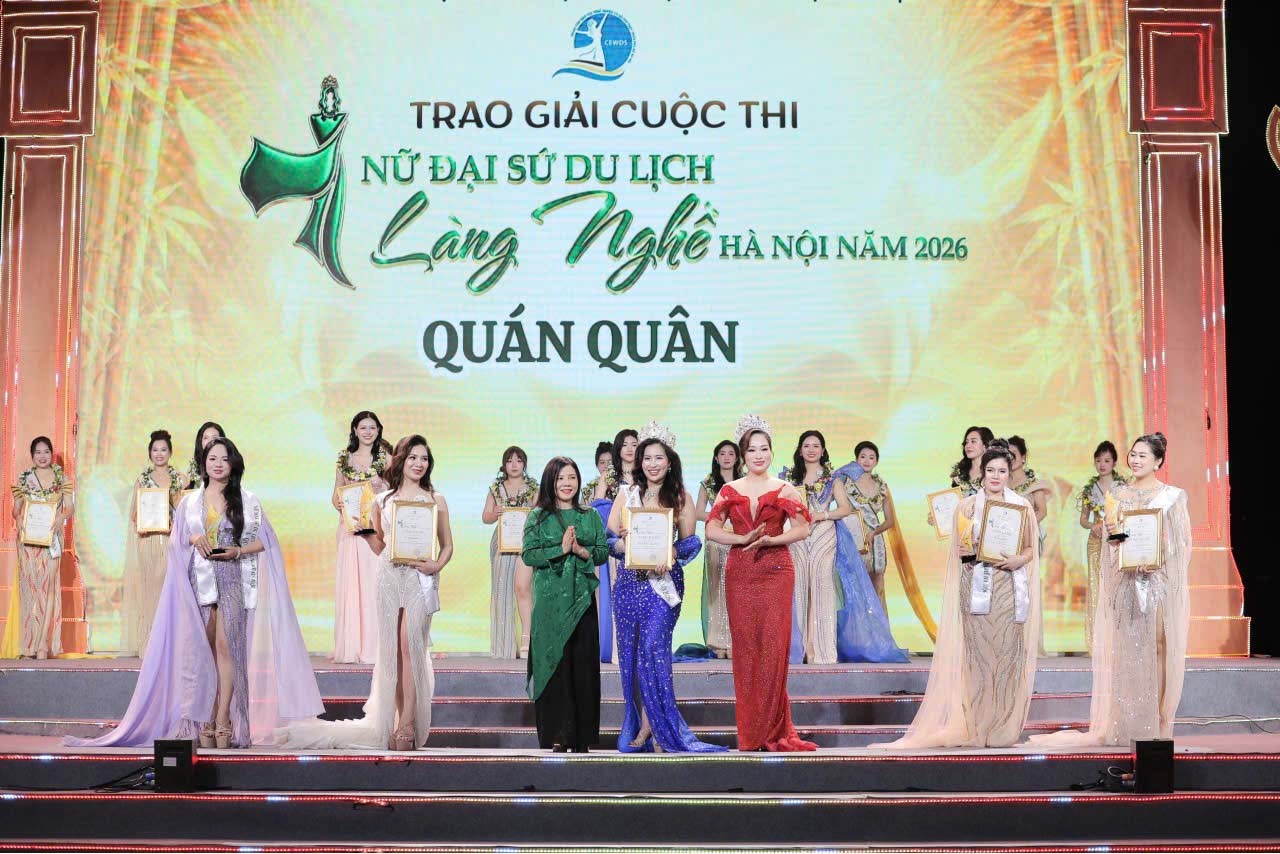 Thí sinh Lưu Thị Hòa đại diện cho Làng nghề Kim hoàn Định Công đã xuất sắc giàng được ngôi vị quán quân. Ảnh Bích Diệp - Văn Bình