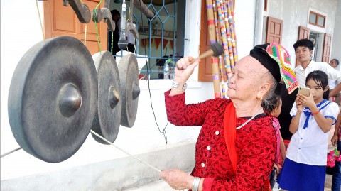 nghe nhan lo thi huong nguoi giu lua cho lan dieu khap cua dan toc thai