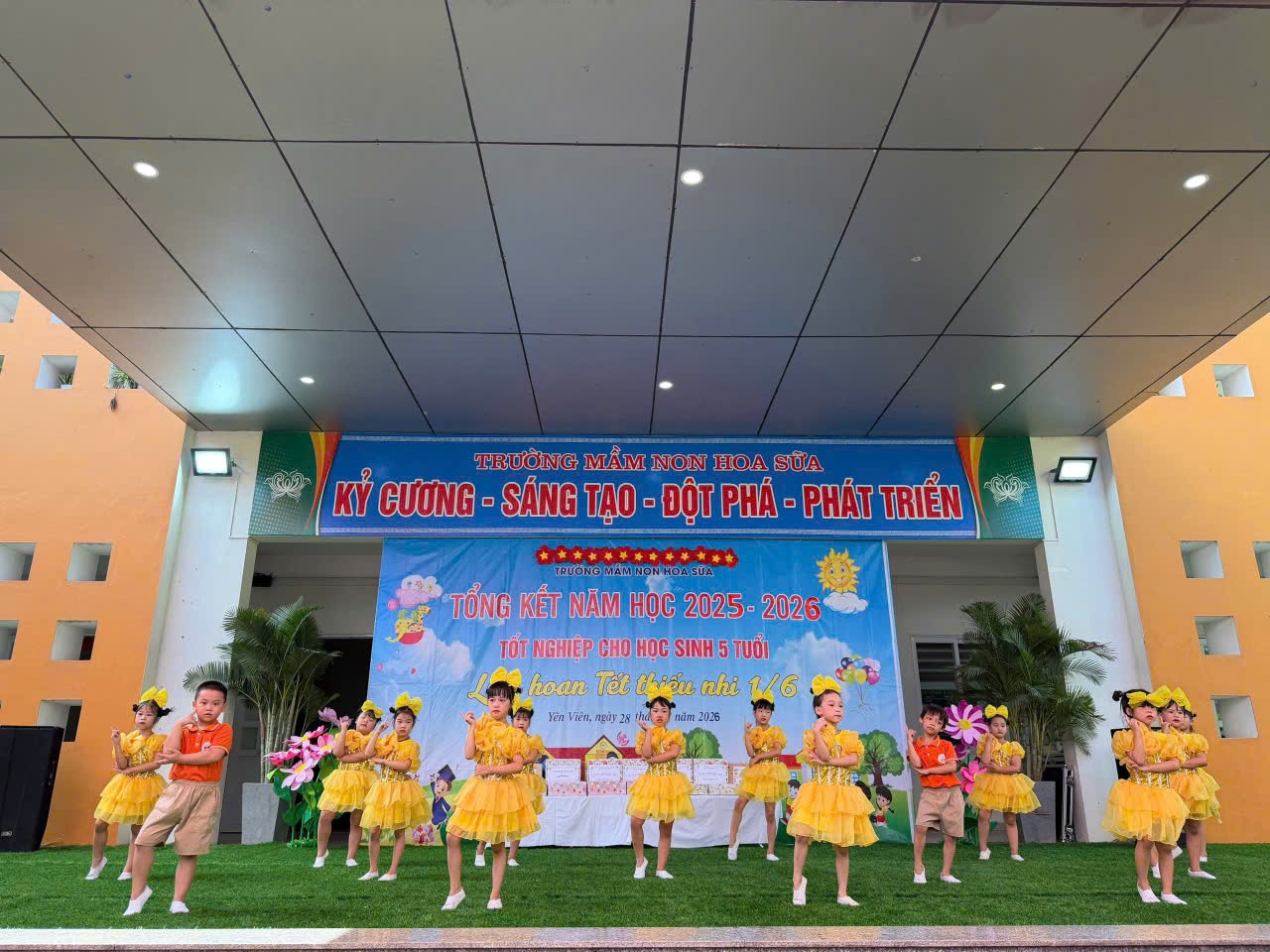 Trường mầm non Hoa Sữa xã Phù đổng thành phố Hà Nội tổ chức lễ tổng kết năm học và liên hoan thiếu nhi 1/6