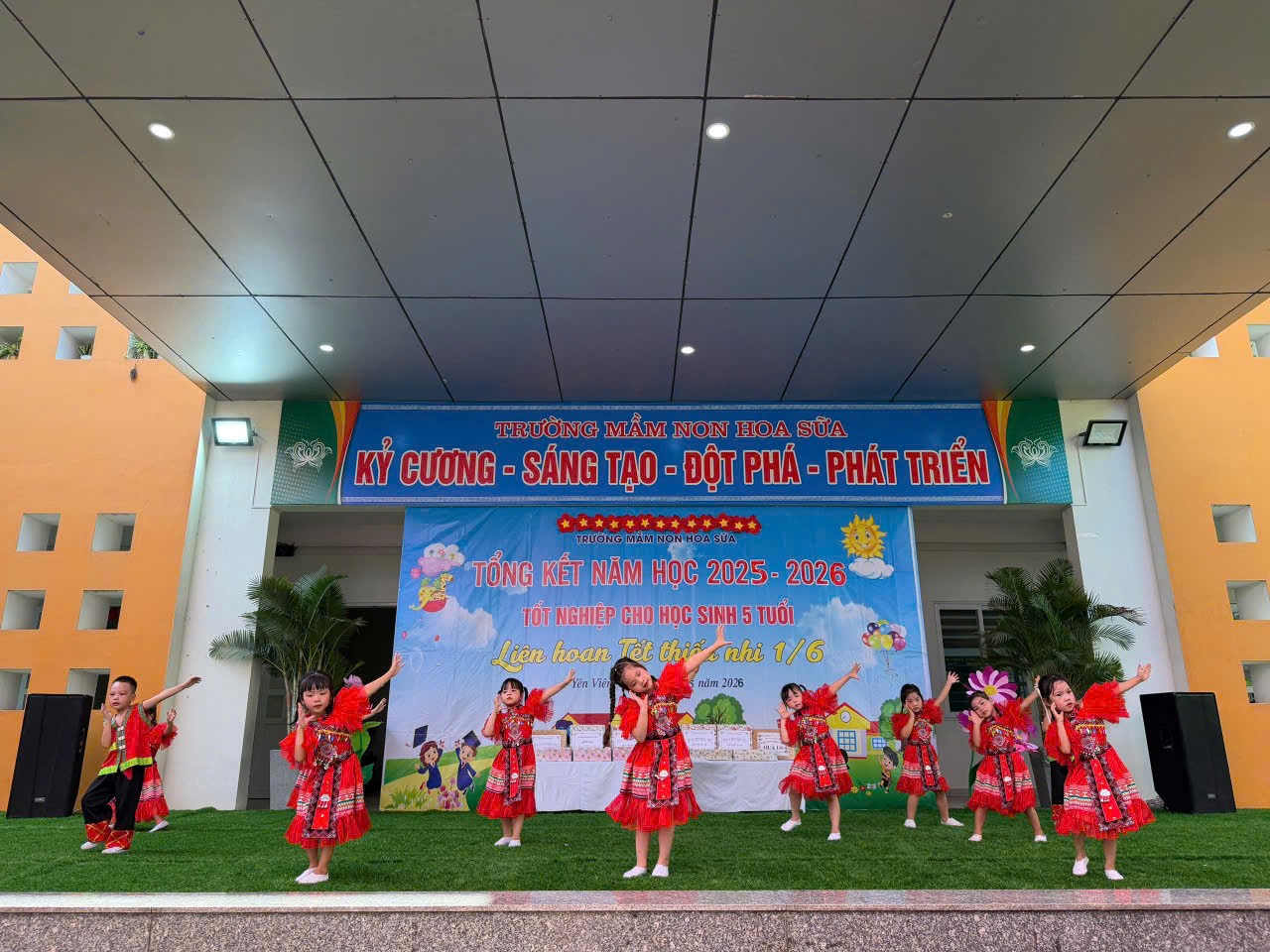 Trường mầm non Hoa Sữa xã Phù đổng thành phố Hà Nội tổ chức lễ tổng kết năm học và liên hoan thiếu nhi 1/6