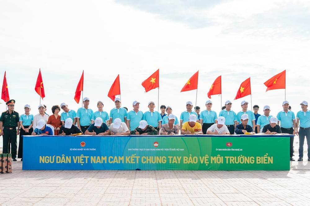 Phát động Phong trào toàn dân bảo vệ môi trường vì một Việt Nam xanh - sạch - đẹp Phát động Phong trào toàn dân bảo vệ môi trường vì một Việt Nam xanh - sạch - đẹp